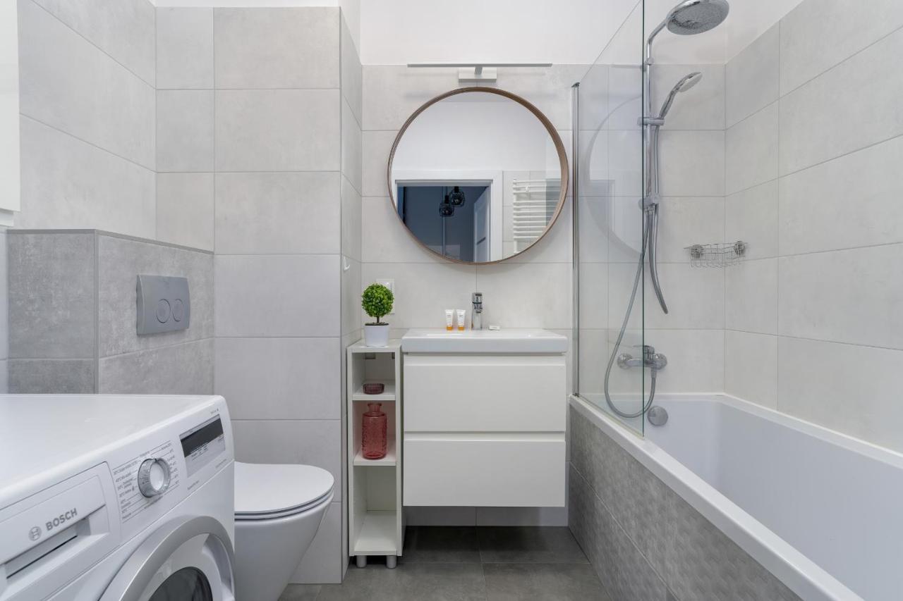 Stylish & Comfy Garbary Apartments With Parking By Noclegi Renters Posen Exterior foto