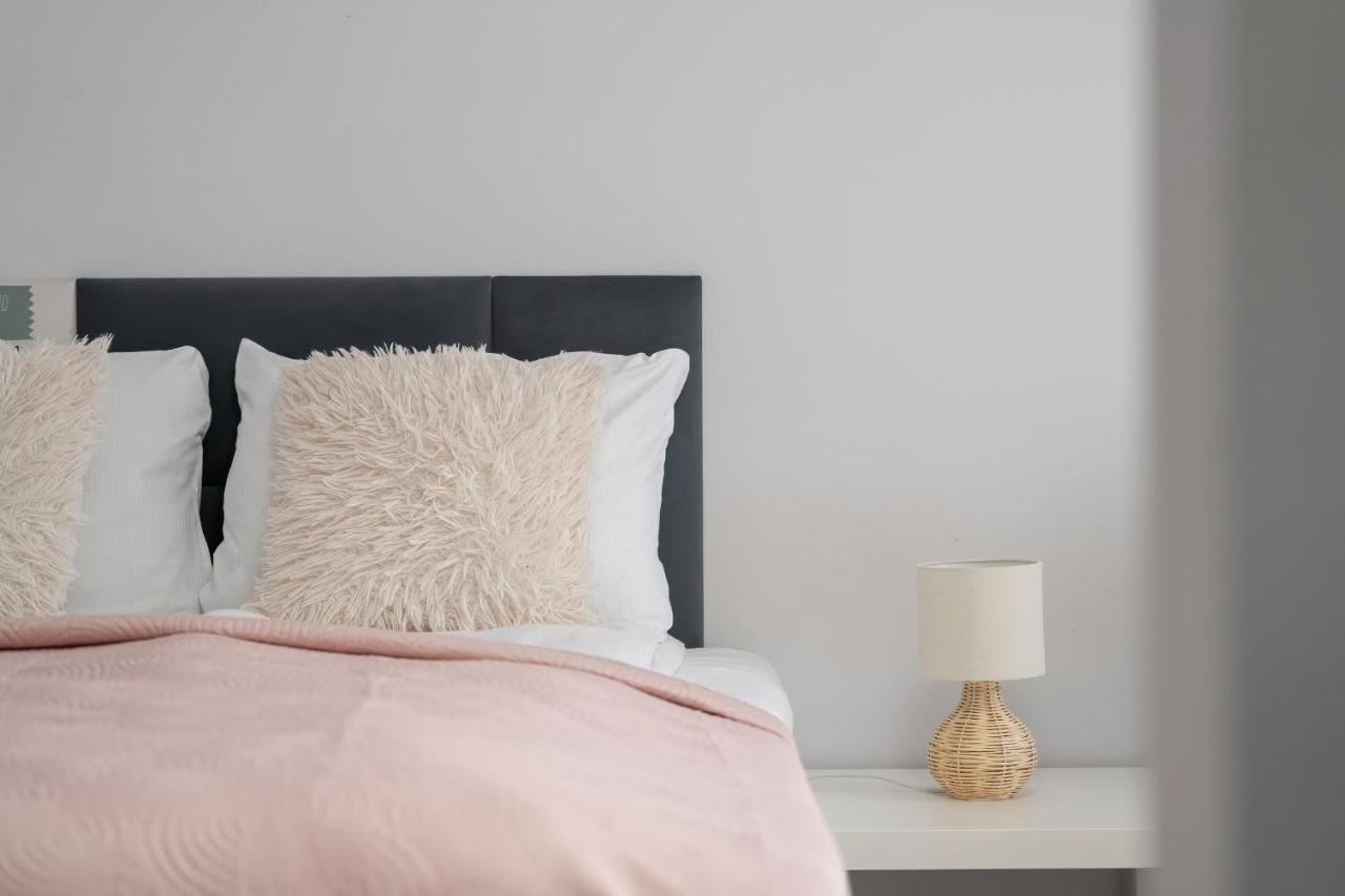Stylish & Comfy Garbary Apartments With Parking By Noclegi Renters Posen Exterior foto