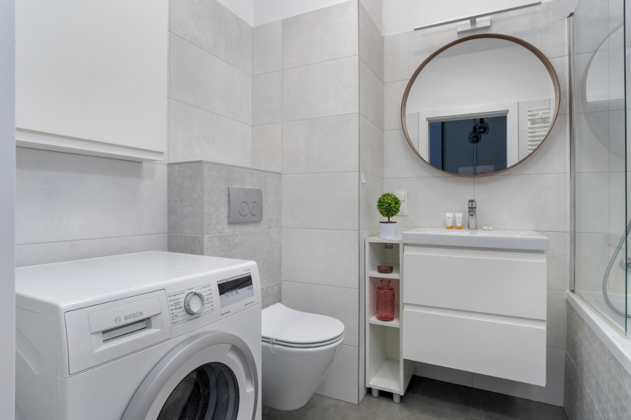 Stylish & Comfy Garbary Apartments With Parking By Noclegi Renters Posen Exterior foto